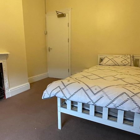Rooms In A Victorian Comfortable 4-Bedroom House In Milton Keynes Rooms Not En-Suites Wolverton  Екстериор снимка