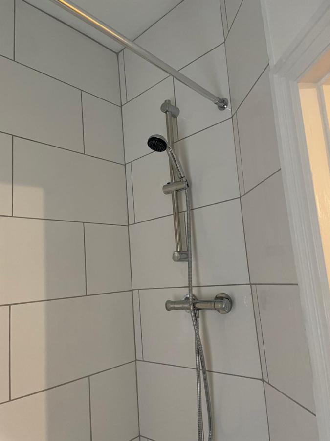 Rooms In A Victorian Comfortable 4-Bedroom House In Milton Keynes Rooms Not En-Suites Wolverton  Екстериор снимка