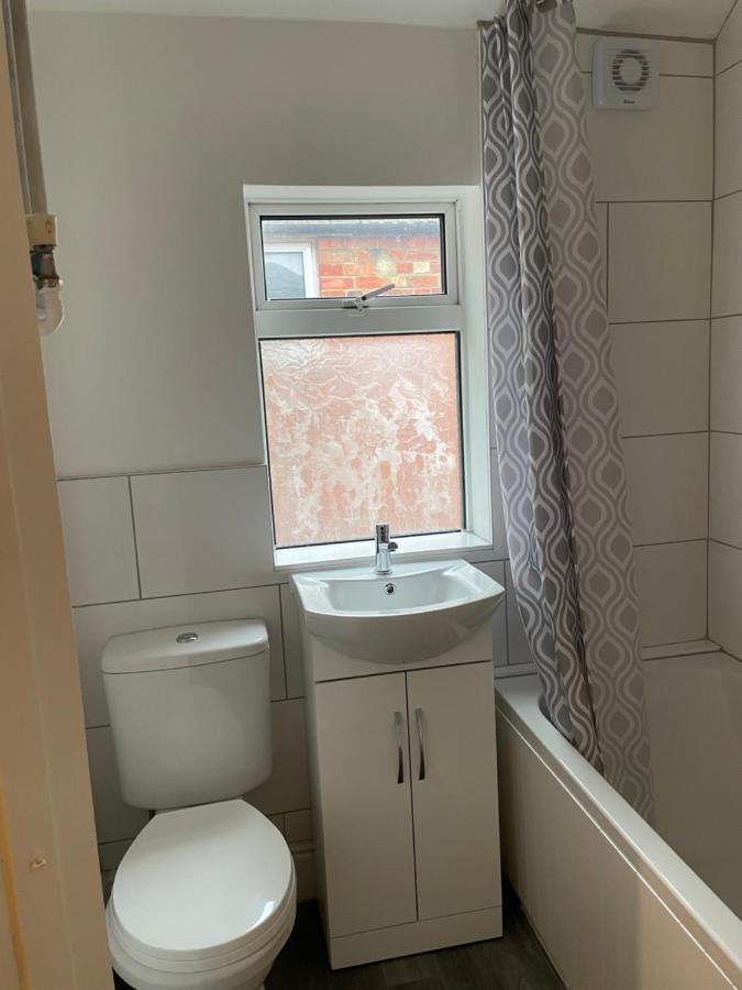 Rooms In A Victorian Comfortable 4-Bedroom House In Milton Keynes Rooms Not En-Suites Wolverton  Екстериор снимка
