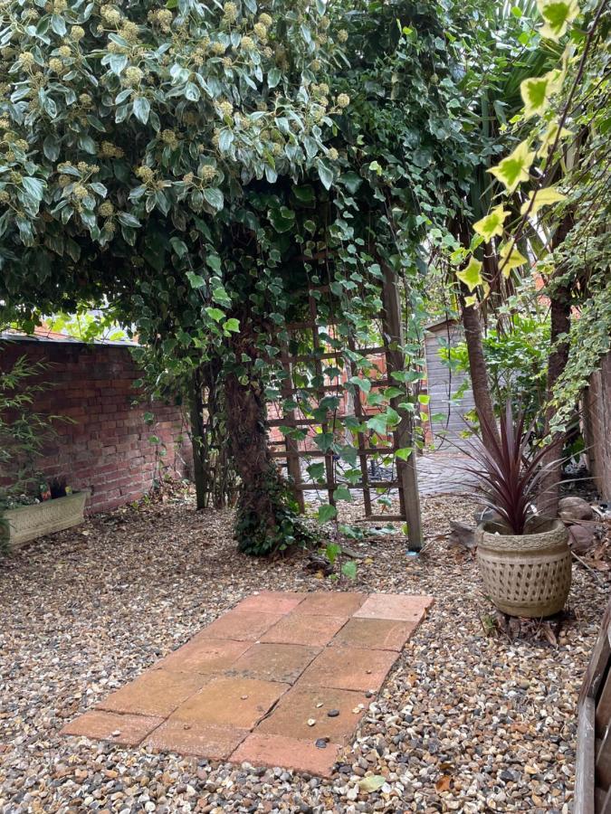 Rooms In A Victorian Comfortable 4-Bedroom House In Milton Keynes Rooms Not En-Suites Wolverton  Екстериор снимка