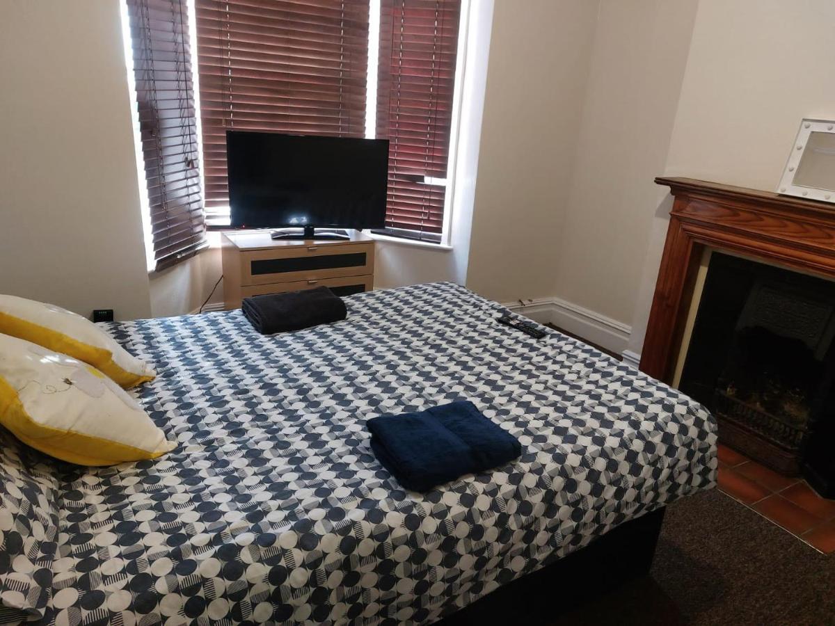 Rooms In A Victorian Comfortable 4-Bedroom House In Milton Keynes Rooms Not En-Suites Wolverton  Екстериор снимка